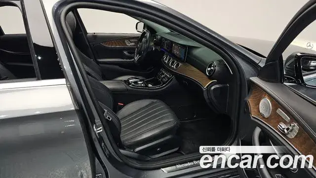Mercedes-Benz E-Class 2020 — ფოტო 7/35