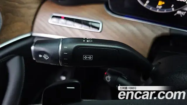 Mercedes-Benz E-Class 2020 — ფოტო 13/35