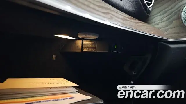 Mercedes-Benz E-Class 2020 — ფოტო 16/35