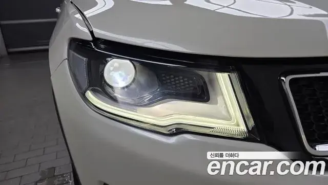 Jeep Compass 2019 — ფოტო 34/34