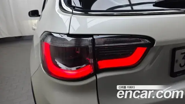 Jeep Compass 2019 — ფოტო 20/34