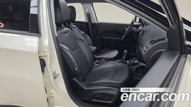 Jeep Compass 2019 — ფოტო 24/34