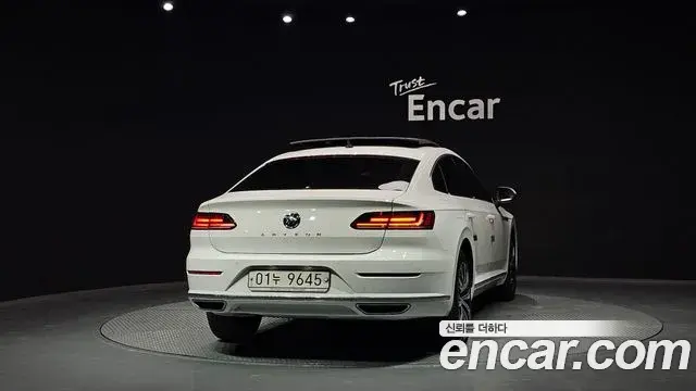 Volkswagen Arteon 2019 — ფოტო 14/35