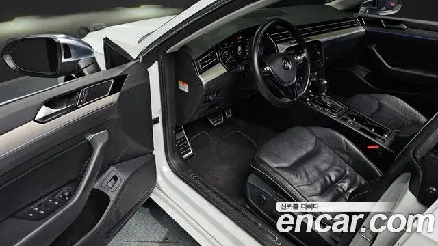 Volkswagen Arteon 2019 — ფოტო 17/35