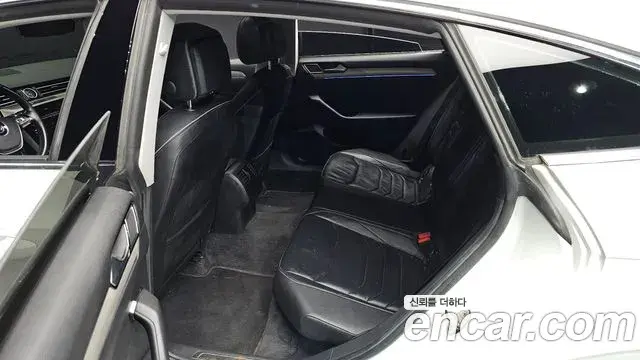 Volkswagen Arteon 2019 — ფოტო 32/35