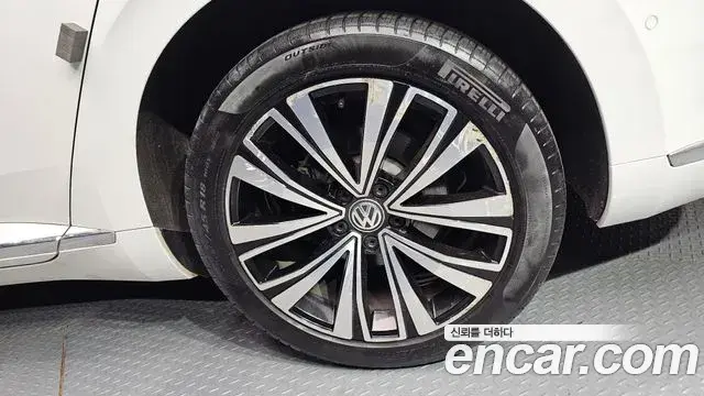 Volkswagen Arteon 2019 — ფოტო 35/35