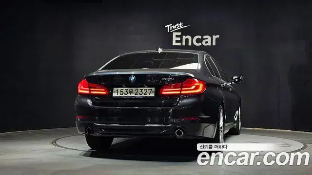 BMW 5 Series 2019 — Şəkil 9/31