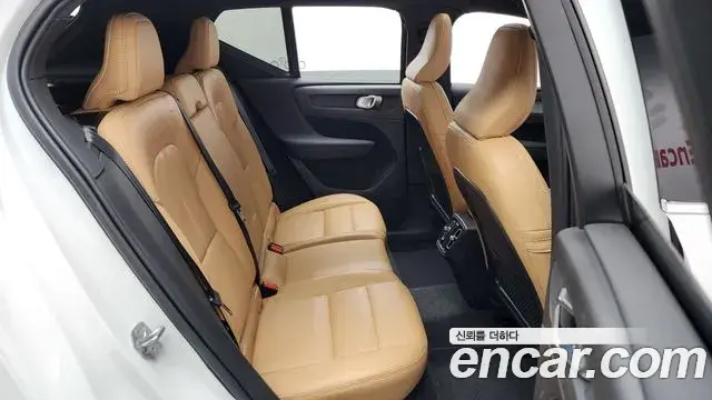Volvo XC40 2021 — ფოტო 3/20