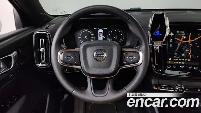 Volvo XC40 2021 — ფოტო 16/20