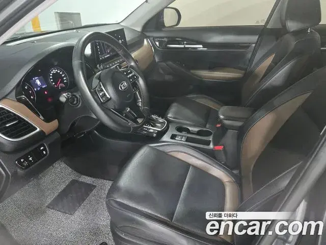 Kia Seltos 2020 — ფოტო 16/20