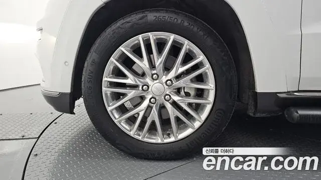 Jeep Grand Cherokee 2018 — Şəkil 16/20