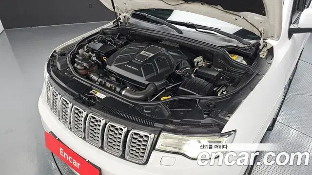 Jeep Grand Cherokee 2018 — Şəkil 9/20
