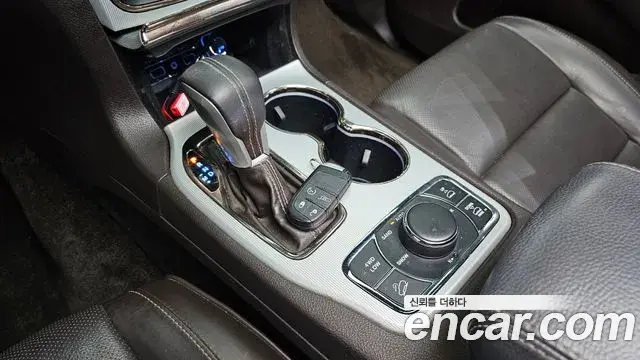 Jeep Grand Cherokee 2018 — Şəkil 10/20