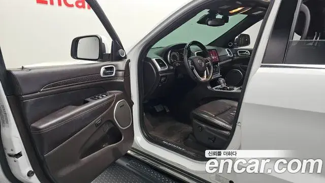 Jeep Grand Cherokee 2018 — Şəkil 4/20