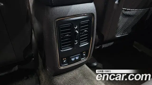 Jeep Grand Cherokee 2018 — Şəkil 11/20