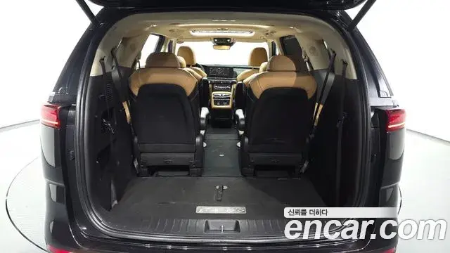 Kia Carnival 2021 — Şəkil 25/35