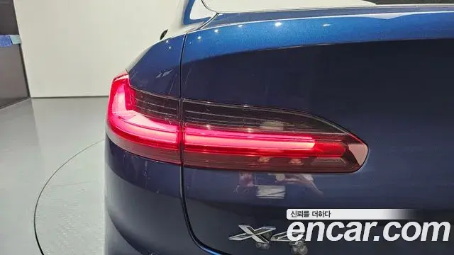 BMW X4 2021 — Şəkil 18/31
