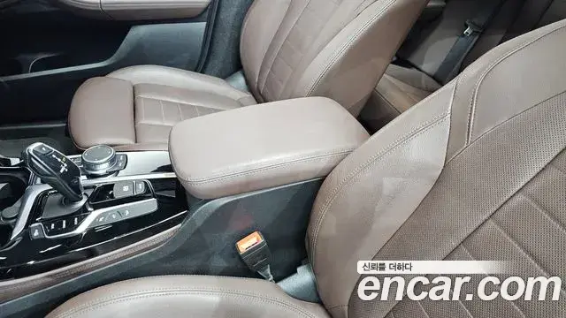 BMW X4 2021 — Şəkil 8/31