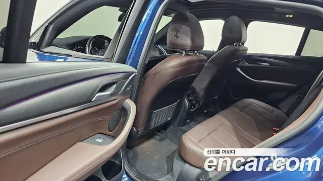 BMW X4 2021 — Şəkil 28/31