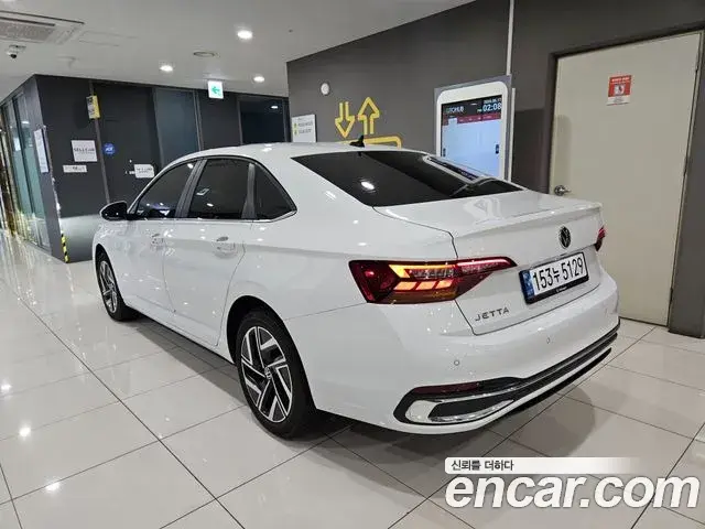 Volkswagen Jetta 2023 — ფოტო 17/20