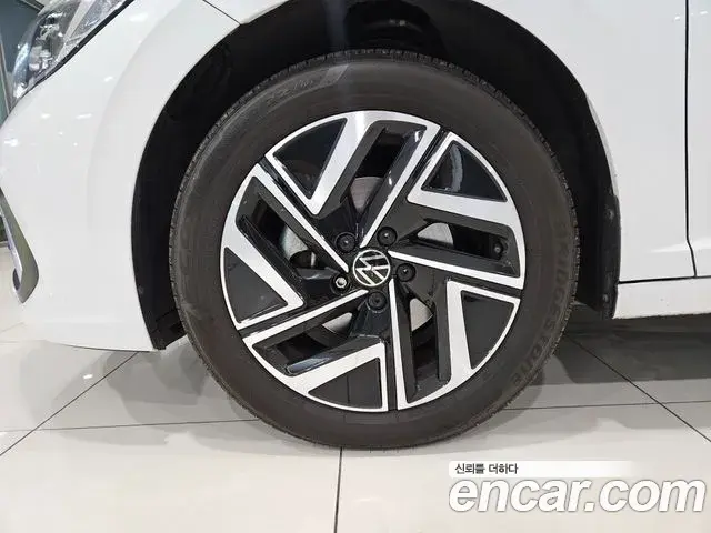 Volkswagen Jetta 2023 — ფოტო 4/20