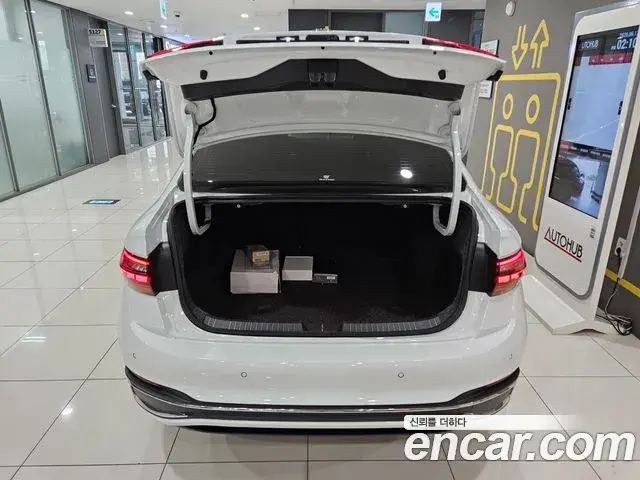 Volkswagen Jetta 2023 — ფოტო 18/20