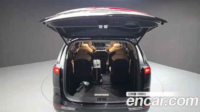 Kia Carnival 2023 — Şəkil 19/20