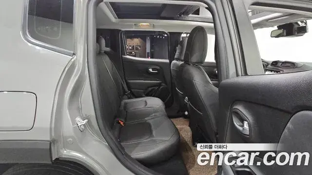 Jeep Renegade 2021 — Фото 11/20