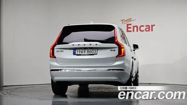 Volvo XC90 2023 — Şəkil 13/35