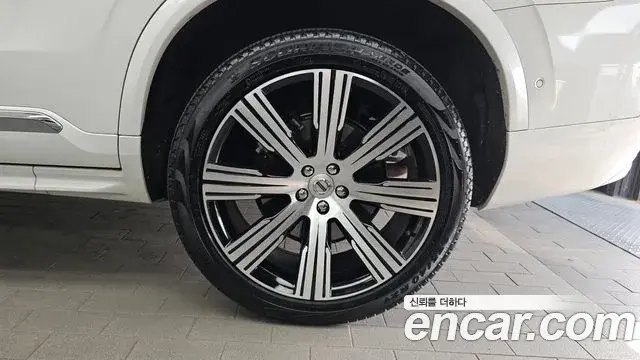 Volvo XC90 2023 — Şəkil 32/35