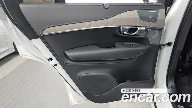 Volvo XC90 2023 — Şəkil 22/35