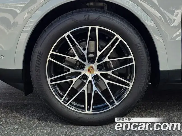 Porsche Cayenne 2024 — ფოტო 1/20