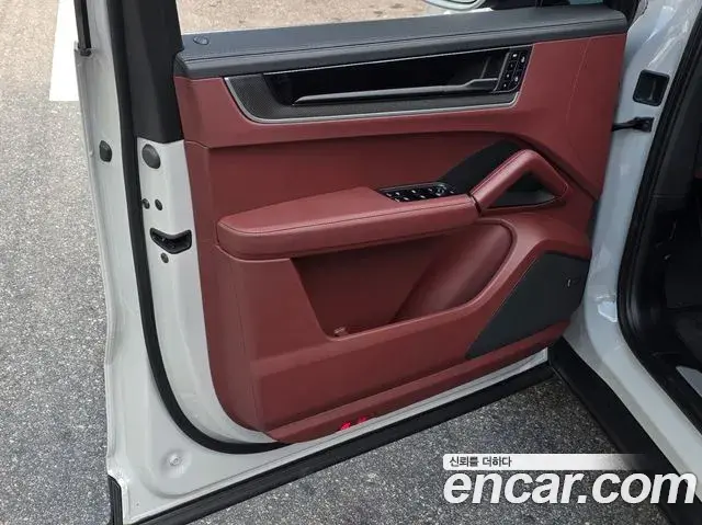 Porsche Cayenne 2024 — ფოტო 2/20