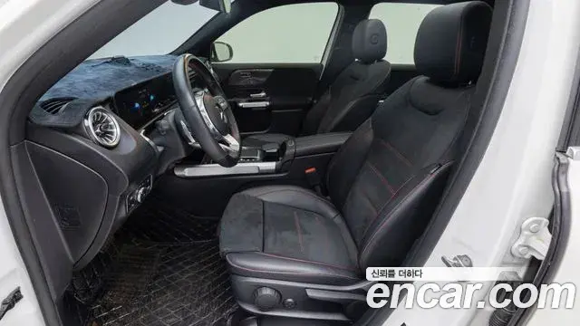 Mercedes-Benz GLB-Class 2022 — Фото 14/20