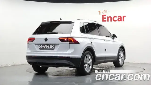 Volkswagen Tiguan 2018 — Фото 1/20