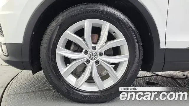 Volkswagen Tiguan 2018 — Фото 4/20
