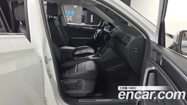 Volkswagen Tiguan 2018 — Фото 10/20