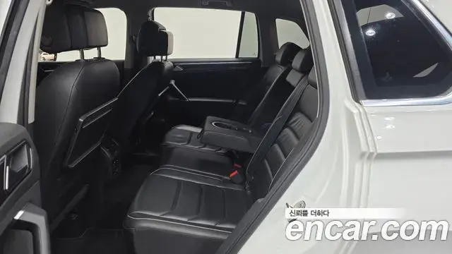 Volkswagen Tiguan 2018 — Фото 11/20