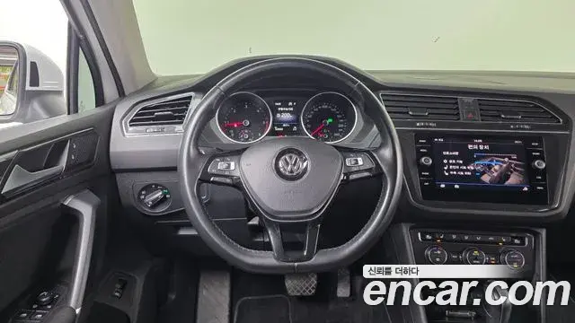 Volkswagen Tiguan 2018 — Фото 12/20
