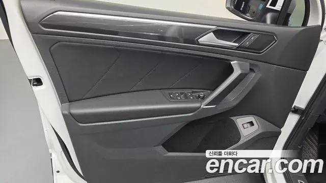 Volkswagen Tiguan 2018 — Şəkil 11/32