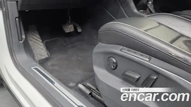 Volkswagen Tiguan 2018 — Şəkil 14/32