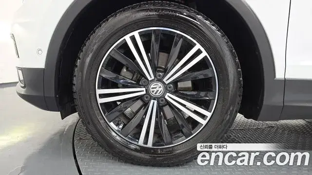Volkswagen Tiguan 2018 — Şəkil 1/35