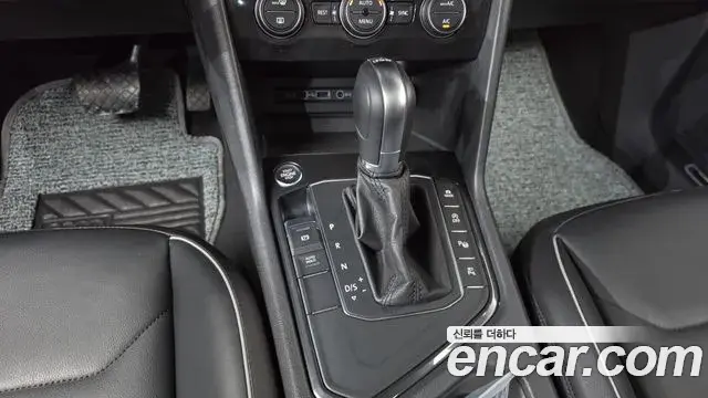Volkswagen Tiguan 2018 — Şəkil 21/35