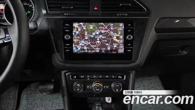 Volkswagen Tiguan 2018 — Şəkil 24/35