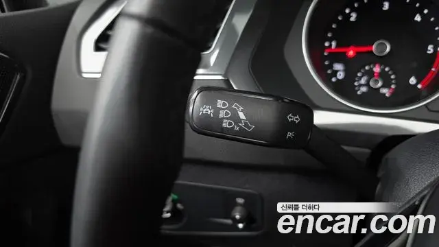 Volkswagen Tiguan 2018 — Şəkil 9/35
