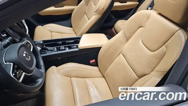 Volvo S60 2020 — Şəkil 15/38