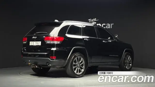 Jeep Grand Cherokee 2018 — Фото 2/20