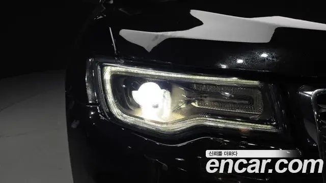 Jeep Grand Cherokee 2018 — Photo 15/36