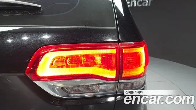 Jeep Grand Cherokee 2018 — Photo 11/36