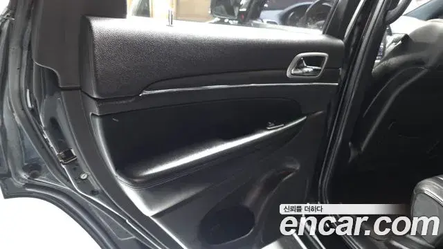 Jeep Grand Cherokee 2018 — Photo 26/36
